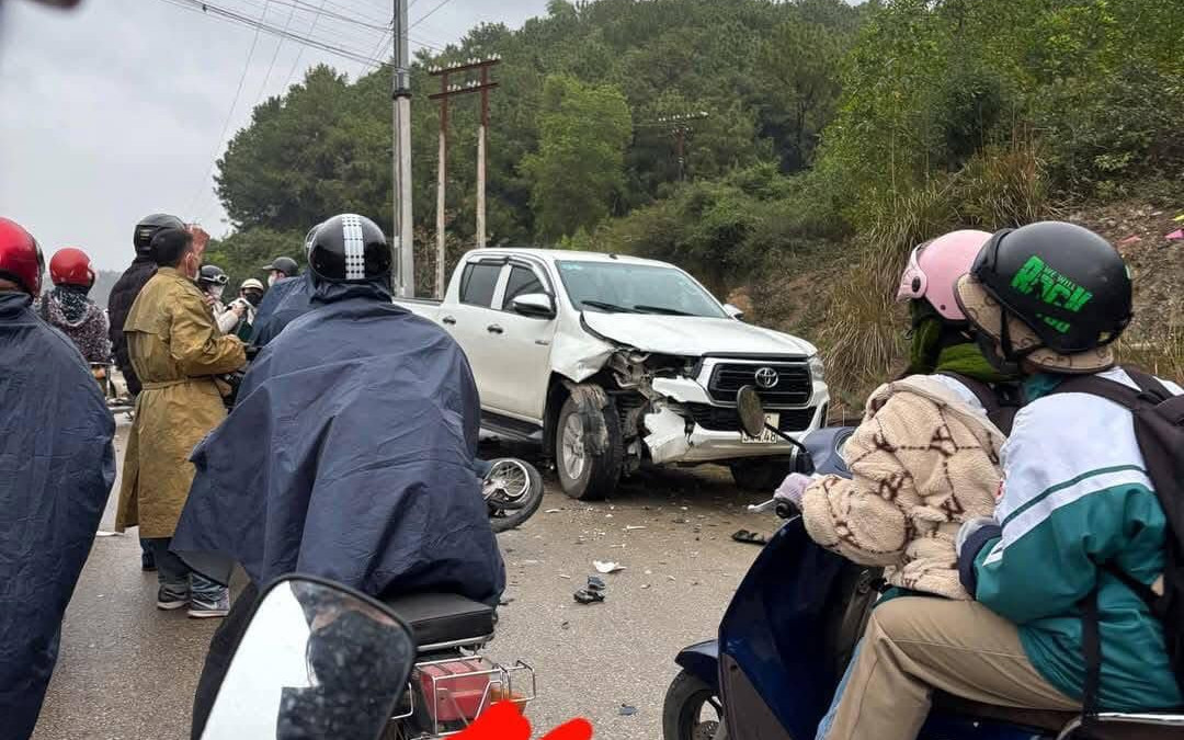 Va chạm với xe bán tải, nam sinh lớp 11 tử vong thương tâm Va cham voi xe ban tai, nam sinh lop 11 tu vong thuong tam