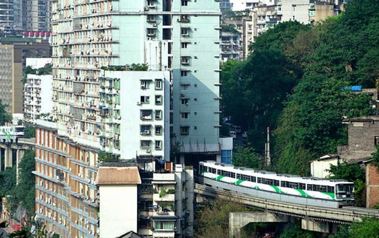 Nhà ga Liziba được xây từ tầng 6 tới tầng 8 trong tòa cao ốc 19 tầng để di chuyển hàng ngày.