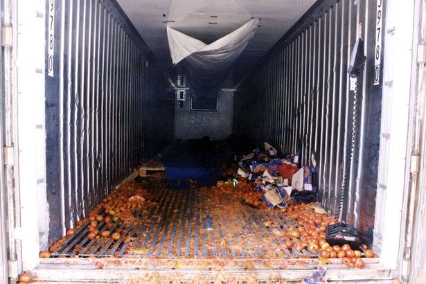 Bang dang buon nguoi Trung Quoc dung sau vu 39 nguoi chet trong container?-Hinh-4