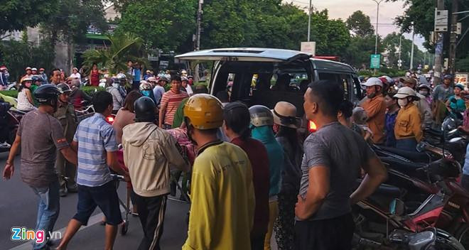 Quang Ngai: Cu ong dot tu trong nha nghi nghi do thuong ma phong
