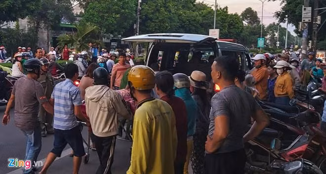 Quang Ngai: Cu ong dot tu trong nha nghi nghi do thuong ma phong