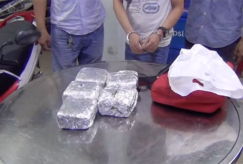 Bắt đối tượng pha chế ma túy bán khắp Sài Gòn - Hình 2 Bat doi tuong pha che ma tuy ban khap Sai Gon-Hinh-2