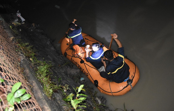 Dong Nai: Da tim thay thi the hoc sinh thu 2 bi nuoc cuon xuong suoi