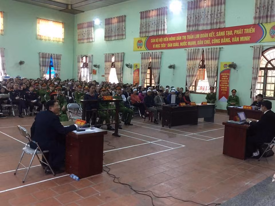 Toàn cảnh phiên tòa lưu động.