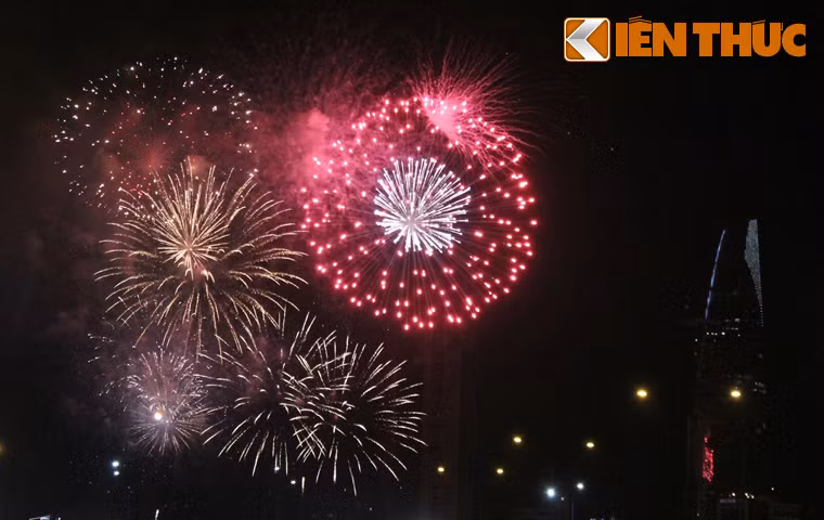 Phao hoa ruc sang bau troi TP HCM dem Quoc khanh 2/9-Hinh-5