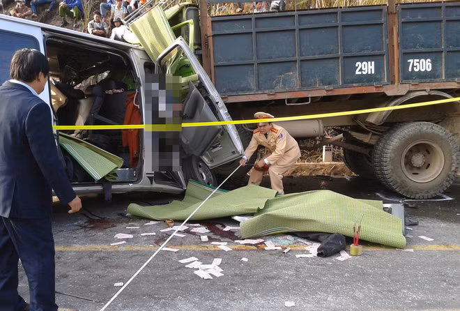 Những người trên chiếc xe khách gặp nạn ở Thanh Hóa đều là họ hàng từ Nghệ An ra Quảng Ninh tổ chức đám cưới cho con gái. Trong 9 người tử nạn có bố mẹ cô dâu.