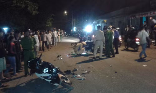 6. Cô dâu, chú rể gặp nạn trước ngày cưới Khoảng 18h45 ngày 14/10/2014, trên đường Điện Biên Phủ, TP Huế, xe máy BKS 75F1-2658 do anh Thân Trọng Bắc (28 tuổi, trú tại phường Thủy Xuân, TP Huế) chở phía sau chị Võ Thị Huệ (25 tuổi , trú tại phường An Tây, TP Huế) đang lưu thông. Khi đến trước số nhà 330 đường Điện Biên Phủ, phường Trường An, thì bất ngờ va chạm với xe máy BKS 75F4-1504 do anh Lê Văn Lợi (30 tuổi, trú tại Thủy Bằng, Hương Thủy) đang lưu thông theo chiều ngược lại.