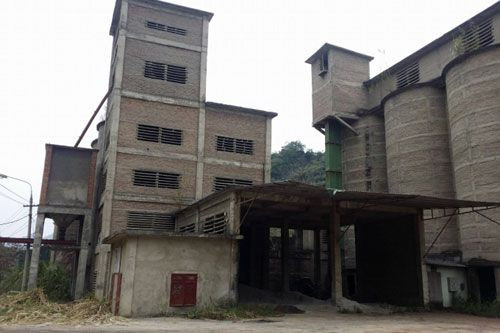 1. Những ngày đầu năm 2016 này dư luận đang hoang mang khi nguồn phóng xạ Cs - 137 trong Nhà máy Xi măng Bắc Kạn phát hiện đã bị mất. Được biết, nguồn phóng xạ thuộc Công ty xi măng Bắc Kạn đã bị Ngân hàng BIDV Bắc Kạn phong tỏa để thi hành án, thu hồi tài sản thế chấp. Khoảng 8h30 ngày ngày 15/12/2015, ông Đinh Văn Bằng đại diện pháp lý của công ty đã thông báo mất nguồn phóng xạ.