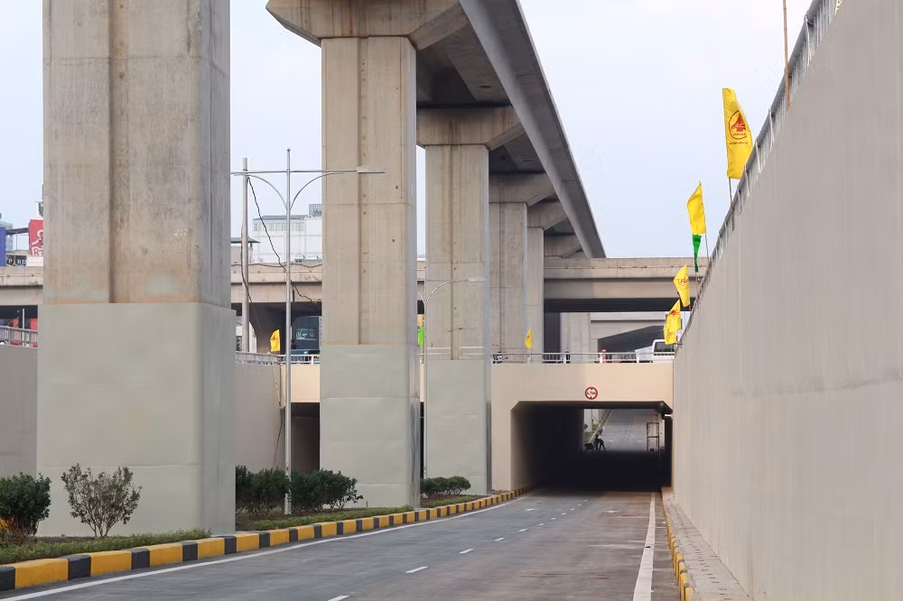 Mỗi hầm có 2 làn xe cơ giới vận tốc thiết kế 60km/h.