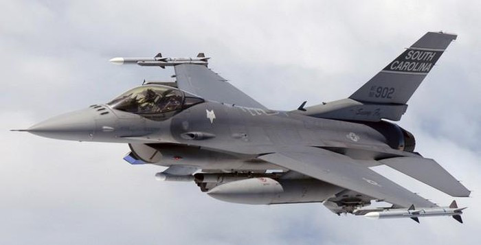 Những chiếc tiêm kích F-16 là lực lượng phòng thủ quan trọng của vùng lãnh thổ Đài Loan trước bất kỳ hành động quân sự nào có thể xảy ra của Trung Quốc đại lục. Đài Bắc đang nỗ lực bổ sung các chiến đấu cơ mới hơn và nâng cấp phi đội hiện có.