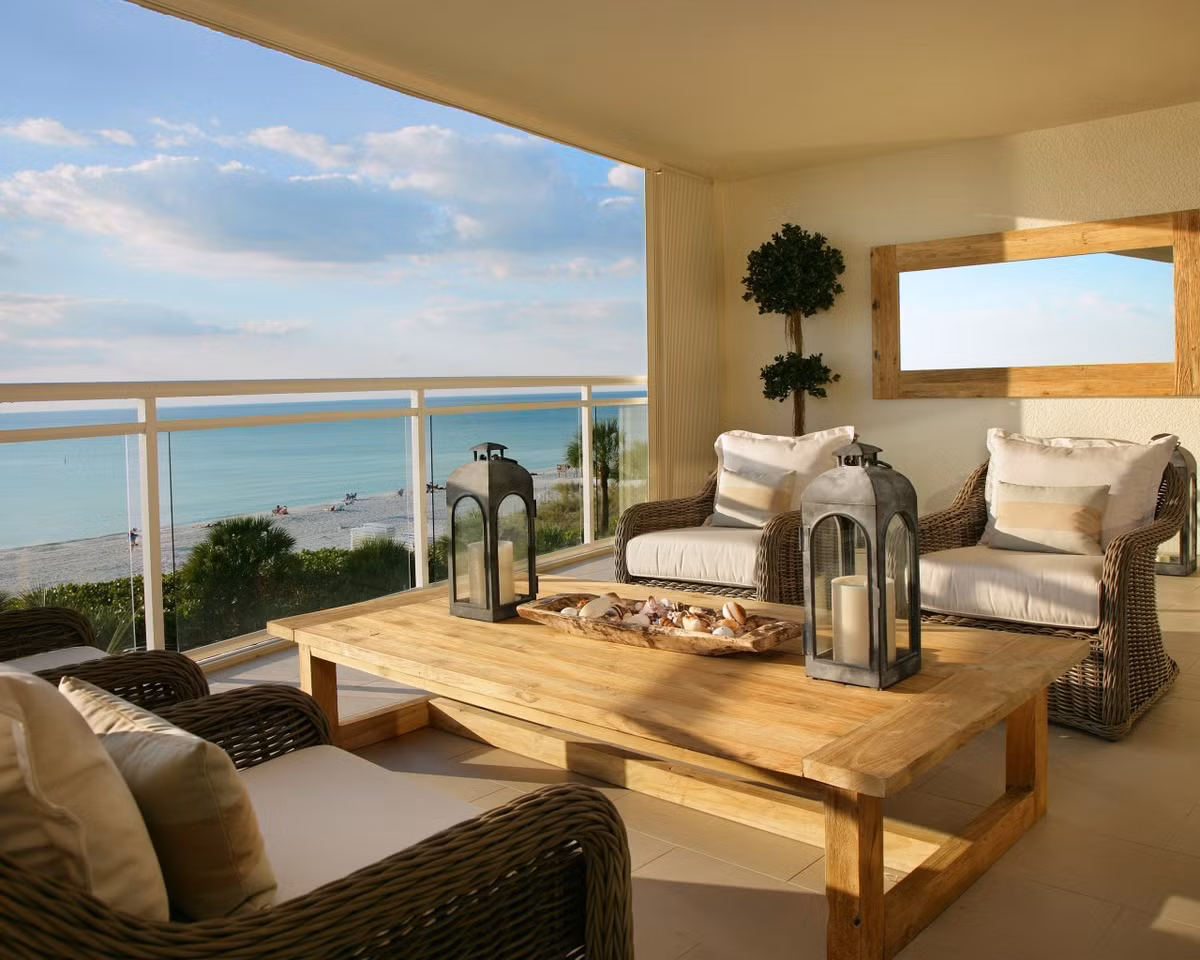 Ở cửa chính và phòng khách nên thiết kế tiền phòng có tác dụng tàng phong tụ khí cải thiện được khí trường của ngôi nhà. Ở vị trí tiền phòng nên đặt cây xanh giúp sinh vượng nạp khí. Nguồn ảnh: 12ky