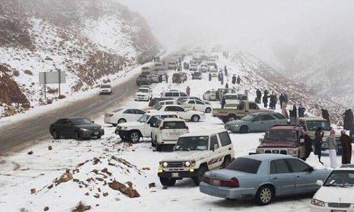 Kinh ngac tuyet bat ngo roi o vung sa mac A-rap