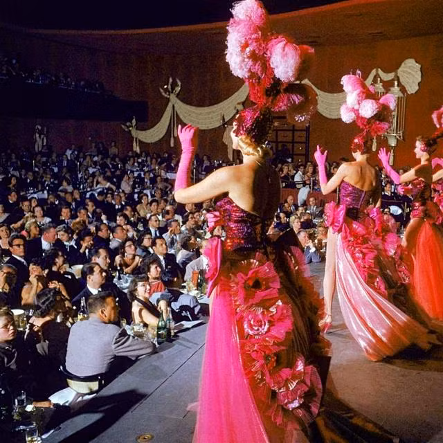 Tự mệnh danh là Thủ đô giải trí của thế giới, nơi đây nổi tiếng với các khu nghỉ dưỡng cao cấp. Các sòng bạc và các loại hình giải trí liên quan vô cùng phát triển.