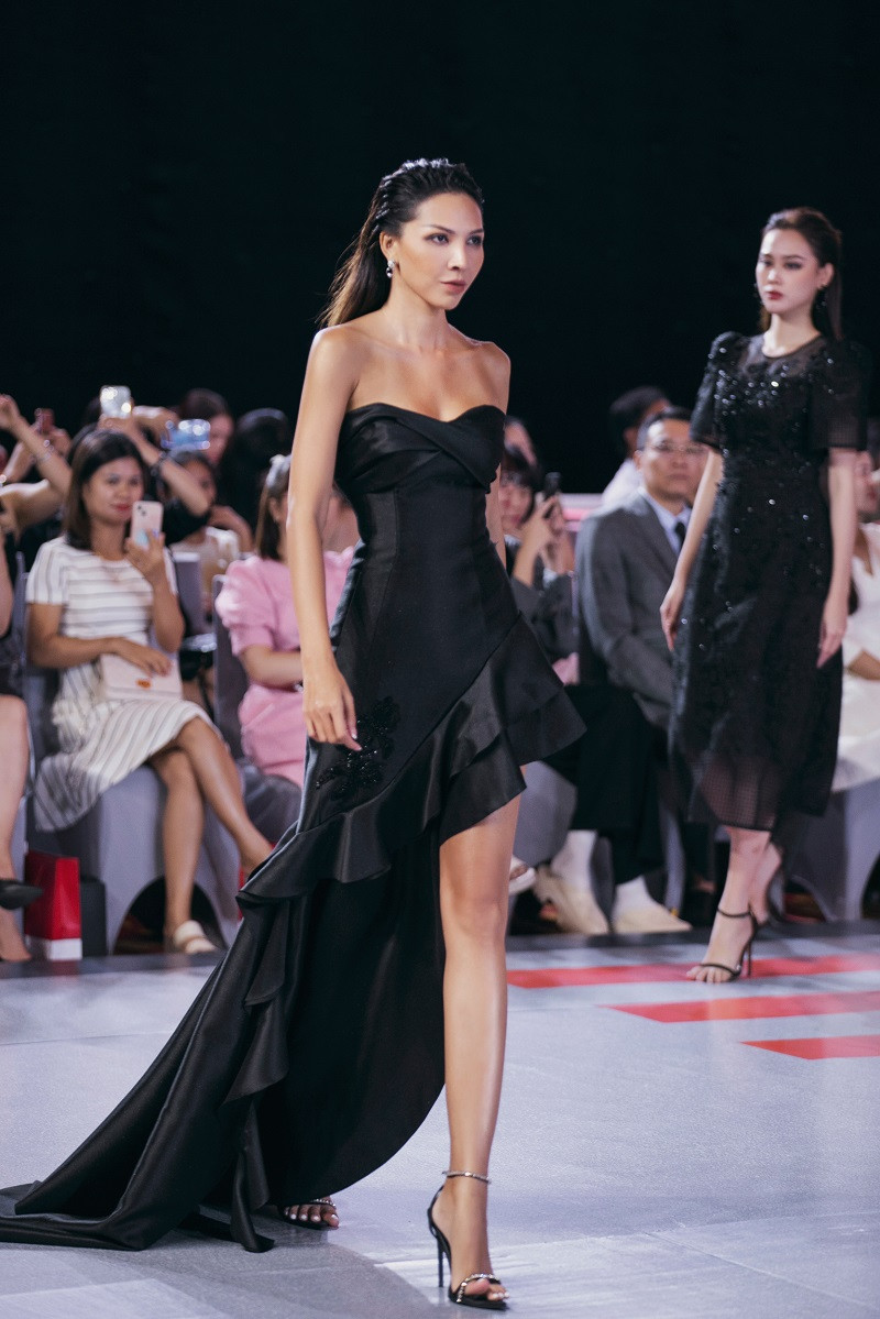 Fashion show fall/winter 2023 đem đến những thiết kế đẹp mắt với thông điệp “Tôn vinh vẻ đẹp sang trọng không phô trương”.