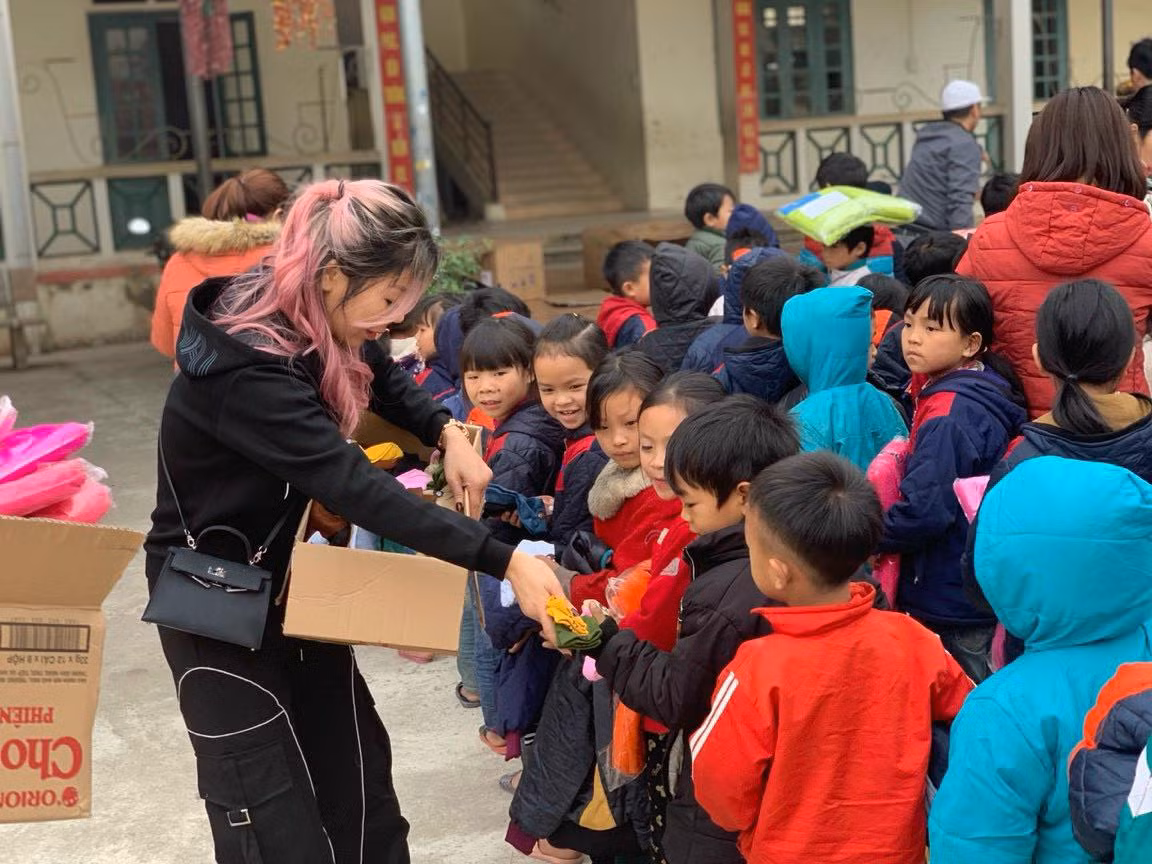 Phan Thu Hang dong phim hai Tet 2024 cua dao dien Binh Trong-Hinh-4