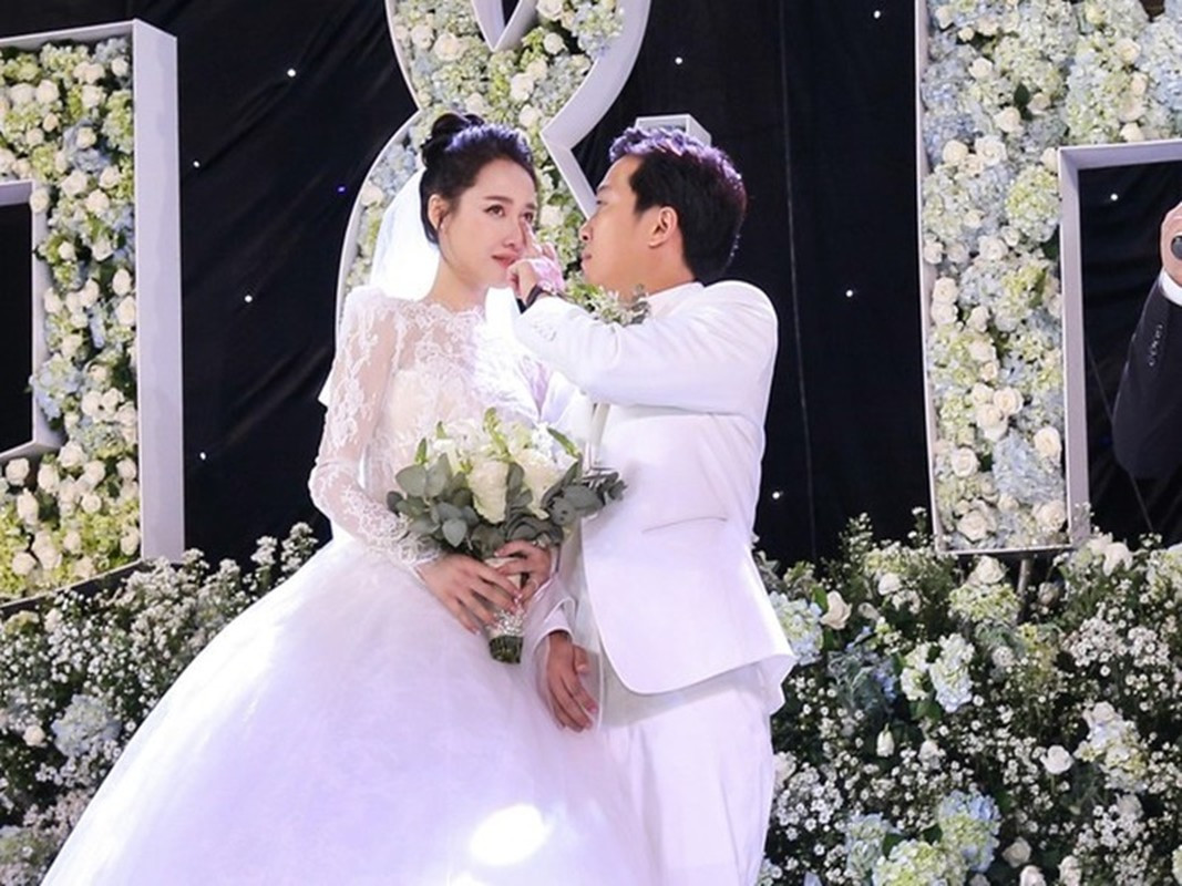 Khi tổ chức đám cưới, Trường Giang - Nhã Phương dặn dò người thân, bạn bè phải mang theo thiệp mời, mặc trang phục màu trắng hoặc đen và không dắt trẻ em đi cùng. Ảnh: Zing