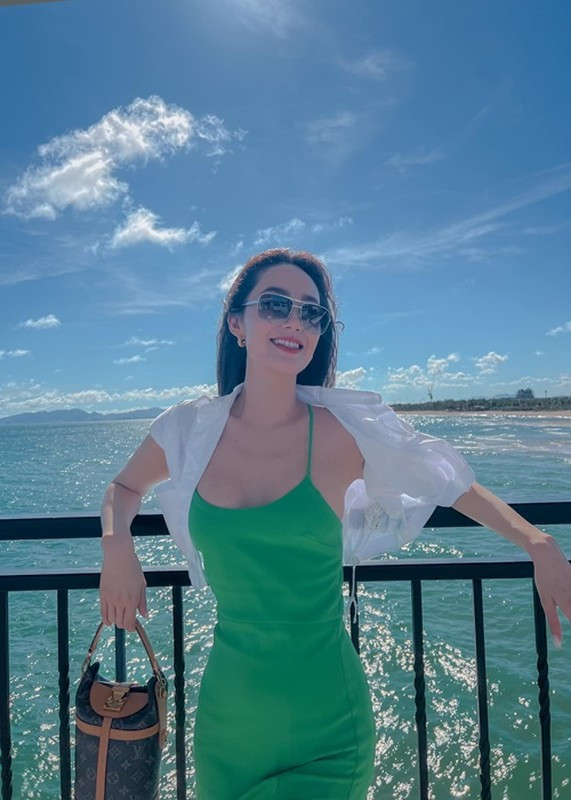 Trước Thanh Hằng, hàng loạt sao Việt cũng đưa ra những quy định khắt khe trong hôn lễ. Trong đám cưới Minh Hằng, khách mời mang theo thiệp khi dự tiệc, mặc đúng dresscode, khách không "đính kèm" trẻ em vì đây là "tiệc người lớn". Ảnh: FBNV