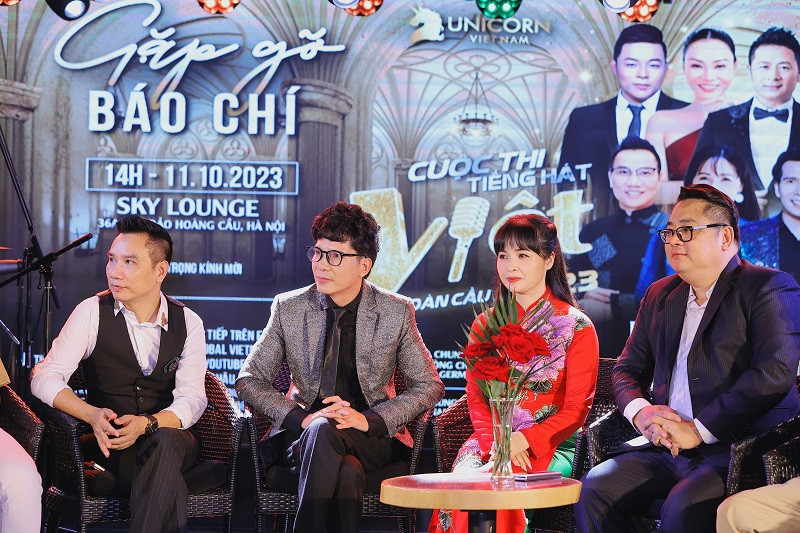 Trang Nhung xuc dong khi lam giam khao Tieng hat Viet toan cau 2023