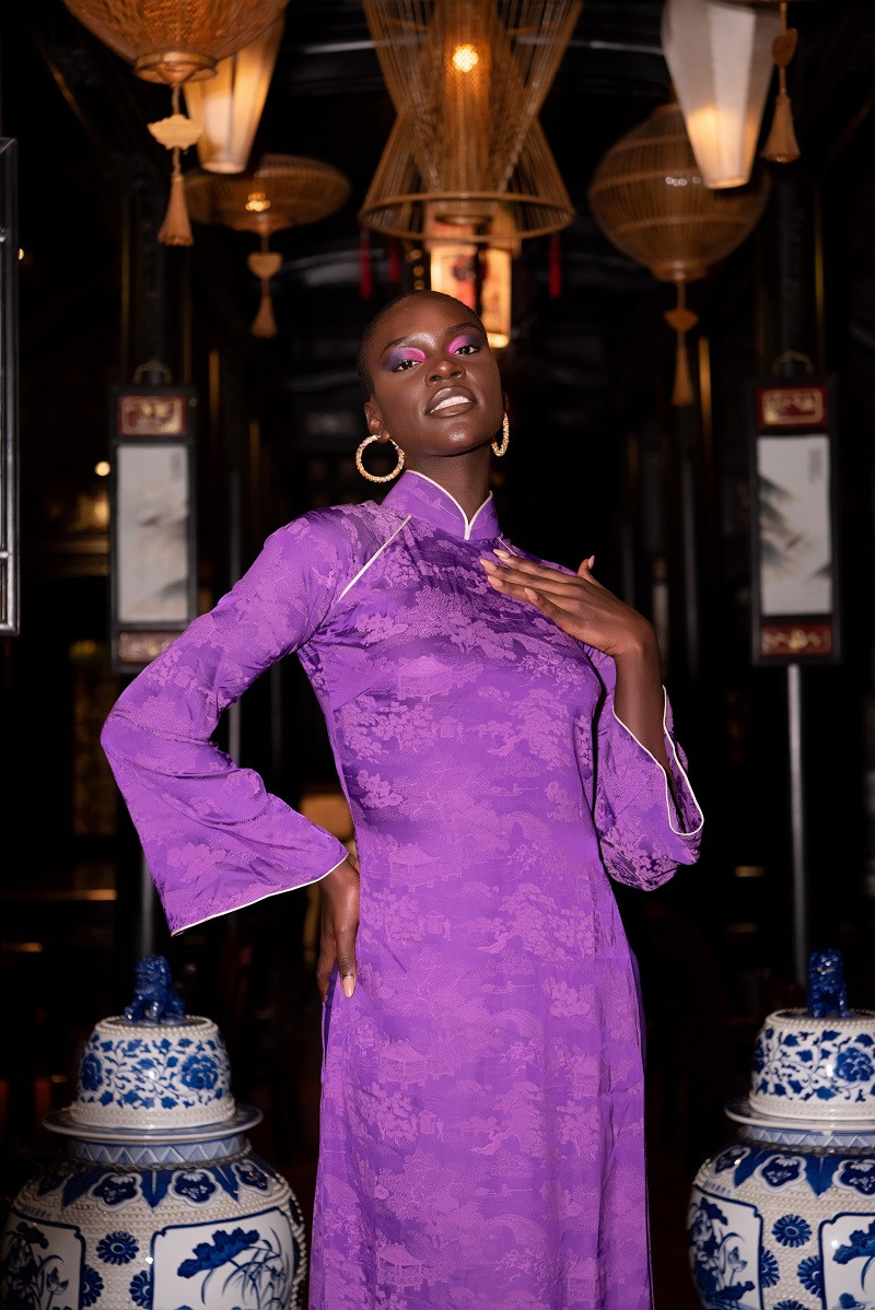 Các thí sinh Hoa hậu Hòa bình Quốc tế nền nã khi diện trang phục áo dài.