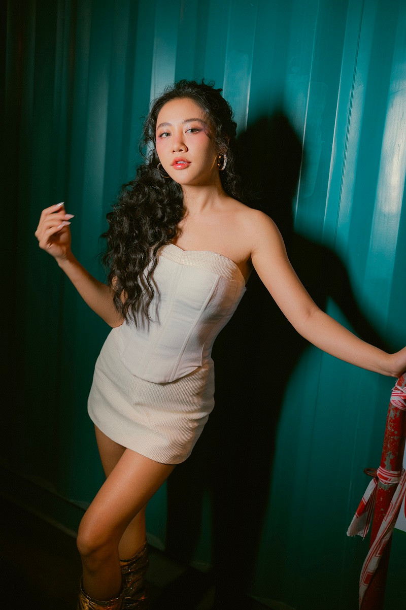 Trước Liên hoan Âm nhạc Quốc tế TP.HCM – Hò Dô 2023, Văn Mai Hương vinh dự là đại diện duy nhất của Việt Nam được Liên hợp quốc mời hoà giọng cùng các ca sĩ nổi tiếng đến từ nhiều quốc gia trong ca khúc chủ đề của COP28 (Hội nghị về Biến đổi khí hậu 2023).