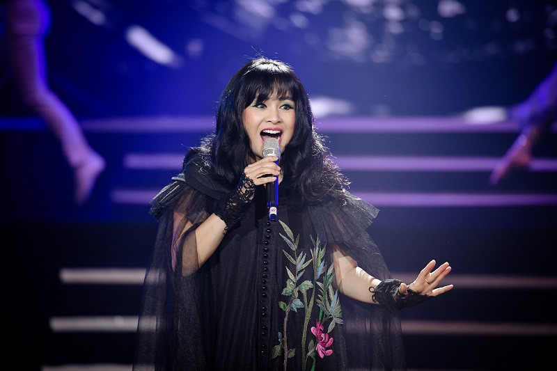 Thanh Lam song ca cung con re trong dem nhac 