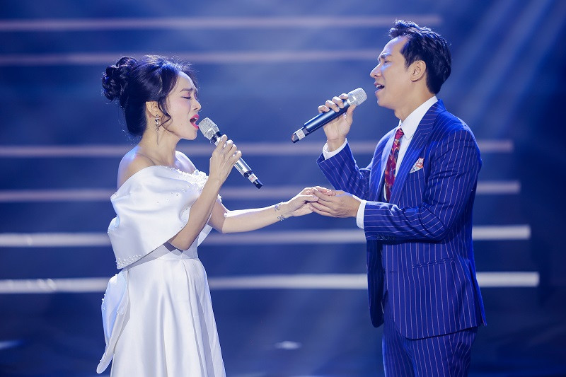 Thanh Lam song ca cung con re trong dem nhac 