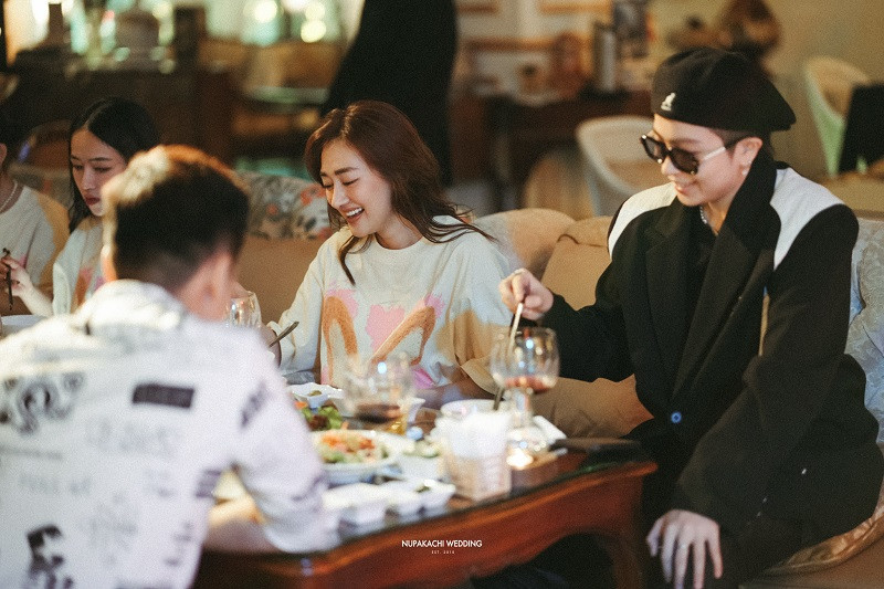 Với Phương Lan, những khoảnh khắc vui vẻ cùng mọi người trong ngày 11/11 là kỷ niệm đẹp đối với cô trước ngày cưới.