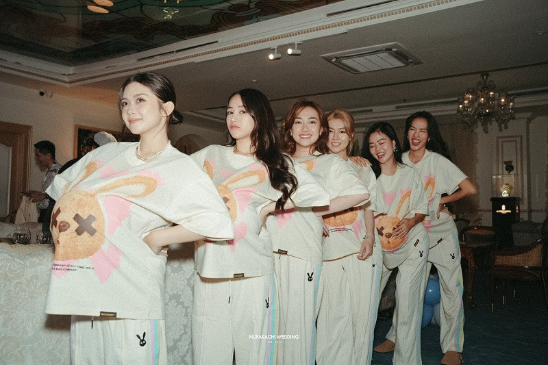 Trước đó, Phương Lan từng là khách mời trong chương trình Trà chiều cùng mợ chảnh. Tại đây, Lý Nhã Kỳ từng nghe đàn em chia sẻ về chuyện tình cảm với Phan Đạt.