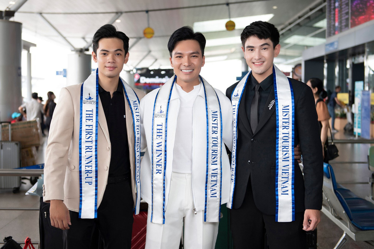 Á vương Lại Minh Phú, Nguyễn Trần Huy Lâm đến tiễn Quốc Trí đi thi quốc tế.