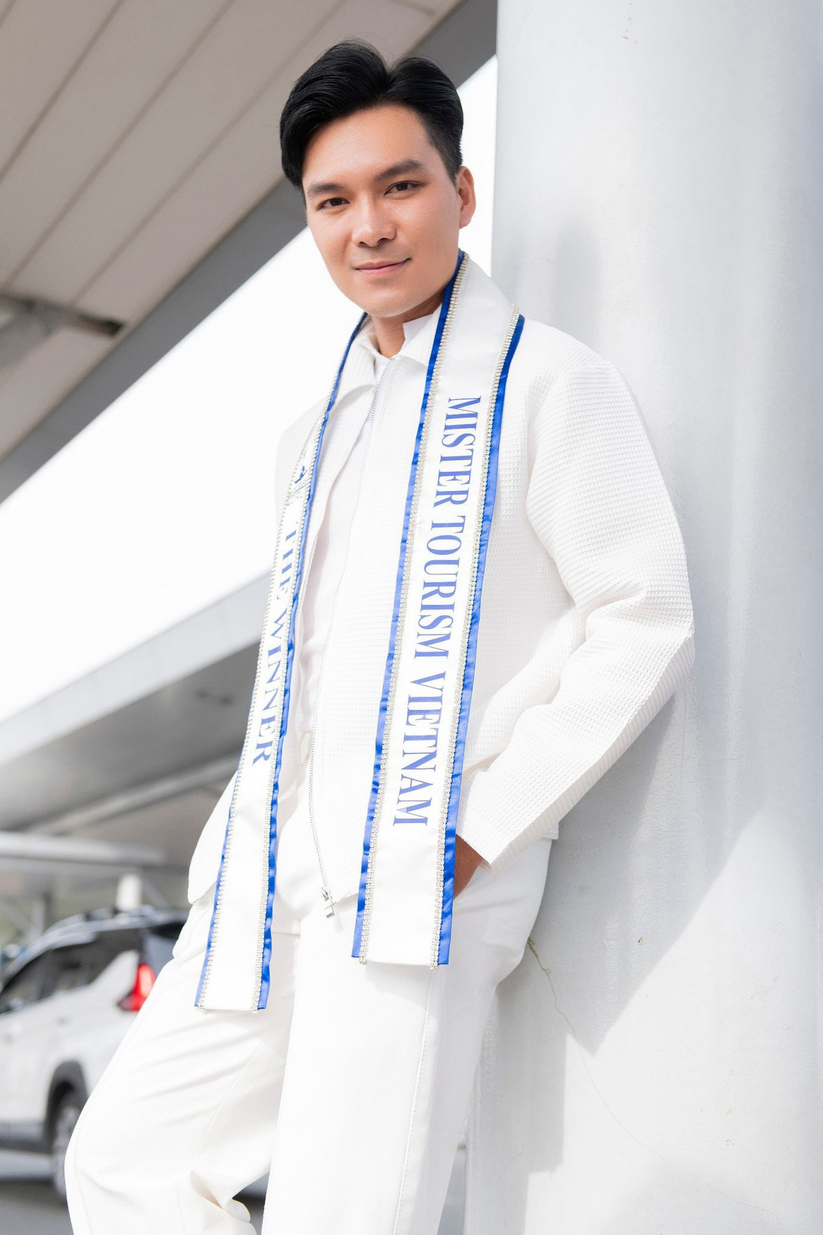 Quốc Trí tiết lộ, anh mang theo gần 60 kg hành lý. Để đến được Salvador da Bahia, đại diện Việt Nam phải bay nối chuyến sang sân bay quốc tế Doha, bay thẳng đến Brazil và bay nối chuyến đến Salvador.