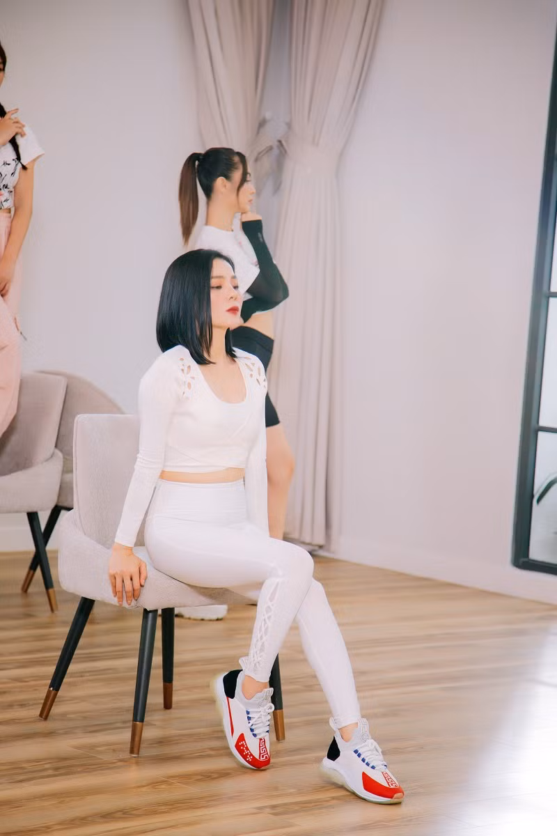 Hau truong Le Quyen luyen vu dao den bat mong chan