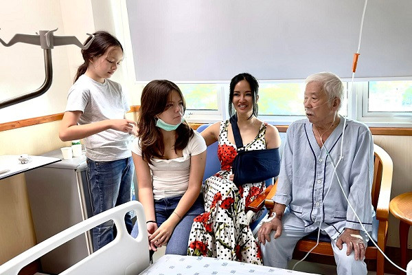 Hong Nhung len tieng ve on ao gac chan len bien ten bai hat