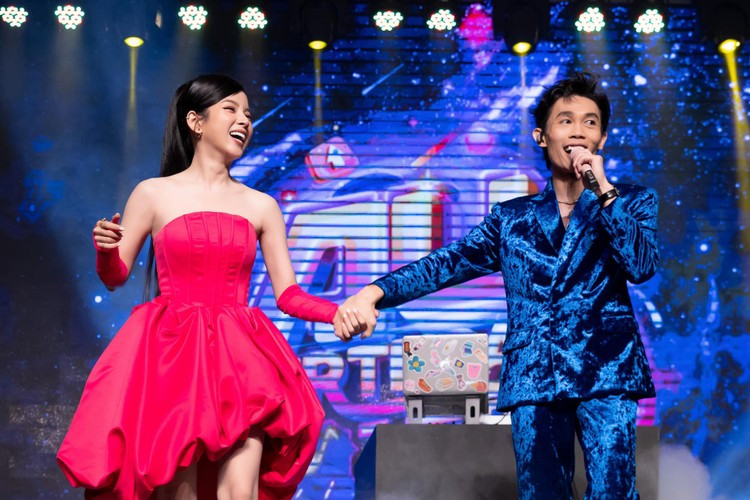 Để tiếp cận Mie, Hồng Thanh mời cô cộng tác trong một số dự án. Nữ DJ khá bất ngờ khi được đàn anh chọn đóng viral clip.