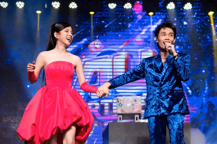 Để tiếp cận Mie, Hồng Thanh mời cô cộng tác trong một số dự án. Nữ DJ khá bất ngờ khi được đàn anh chọn đóng viral clip.