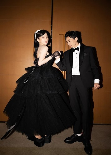 Hồng Thanh vốn không phải là gu của Mie. Chỉ đến khi cả hai nắm tay quay chung một bài hát thì lúc đó Mie mới rung động. Sau khoảng hơn 1 tháng, nữ DJ đồng ý làm bạn gái của Hồng Thanh.