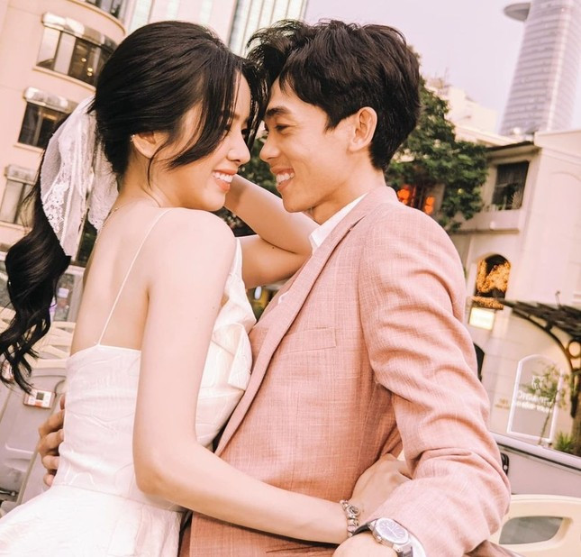 Sau nhiều nghi vấn rạn nứt, Hồng Thanh và DJ Mie xác nhận đã đường ai nấy đi từ tháng 8. Cặp đôi từng cho nhau cơ hội quay lại nhưng không thể tiếp tục nên quyết định dừng lại. Hiện tại, cả hai vẫn giữ mối quan hệ đồng nghiệp văn minh, tốt đẹp.