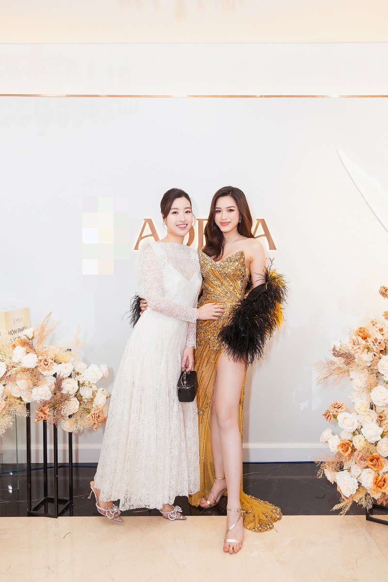 Đặc biệt, sự xuất hiện của "mẹ bỉm sữa" Đỗ Mỹ Linh hút sự chú ý của truyền thông.