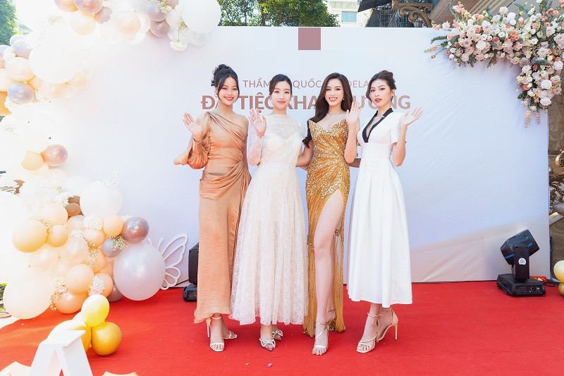 Dàn mỹ nhân đọ sắc trên thảm đỏ sự kiện.