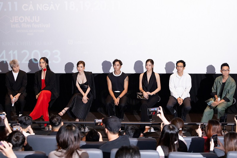 Đạo diễn Thắng Vũ – đạo diễn của phim Chiếm đoạt chia sẻ rằng Lương Thùy Linh là lựa chọn hoàn hảo cho vai diễn Như, bởi cô nói giọng Bắc, phù hợp với bối cảnh gia đình gốc Bắc trong phim. Bên cạnh đó, nét sang trọng, thần thái cuốn hút cùng ánh mắt cực sắc của Lương Thùy Linh cũng là phần giúp cô có sự thể hiện tốt với vai diễn này.