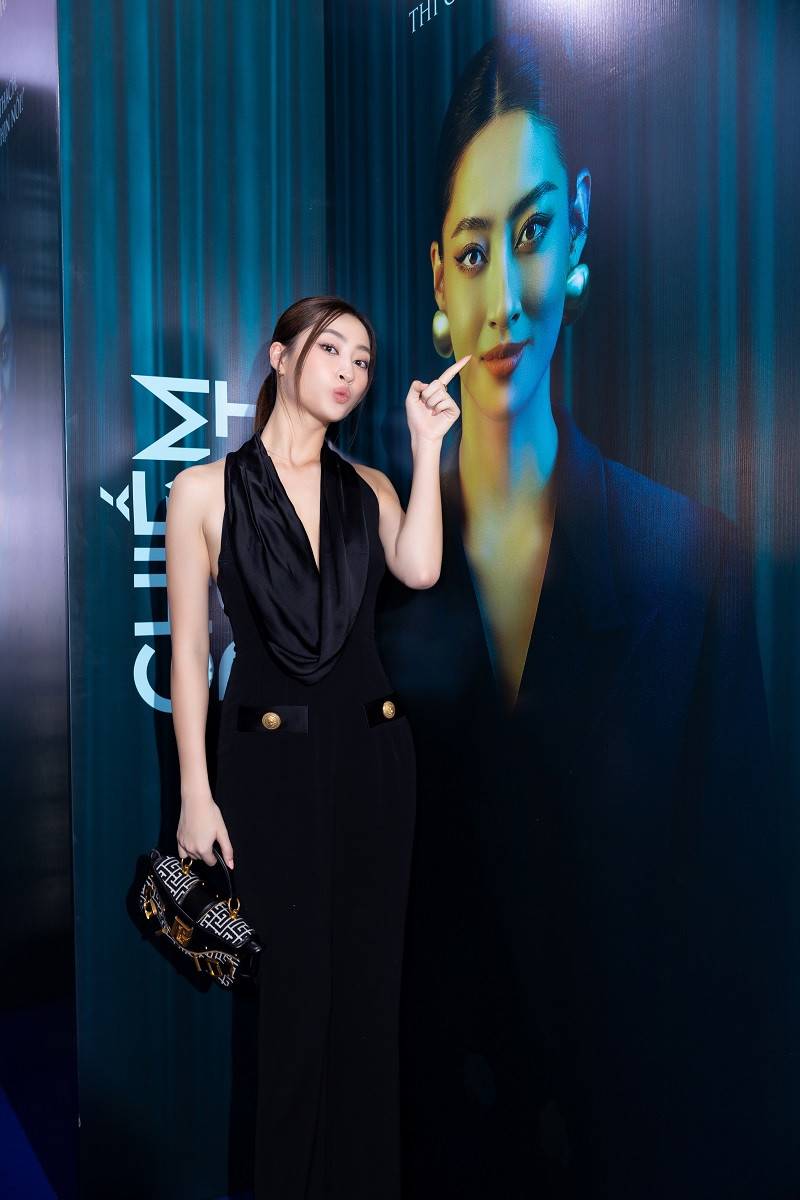 Đối với Lương Thùy Linh, cô cho rằng bản thân vẫn cảm thấy lạ lẫm khi cái tên của mình gắn với vai trò diễn viên. Tuy nhiên nàng hậu thừa nhận bản thân vẫn là một “tay ngang” bởi để được công nhận là một diễn viên chuyên nghiệp, cô cần phải học tập và trau dồi nhiều hơn nữa.