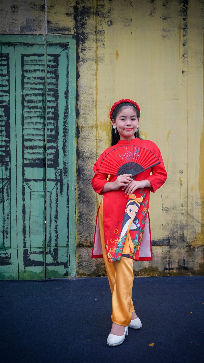 Jenny Bảo Ngọc chia sẻ, cô bé vô cùng vinh dự khi được tham dự chương trình với nhiều hoạt động ý nghĩa, nhằm tôn vinh giá trị văn hóa truyền thống của áo dài, tôn vinh vẻ đẹp duyên dáng, thanh lịch của phụ nữ thủ đô, khơi dậy niềm tự hào, trách nhiệm gìn giữ áo dài - di sản văn hóa Việt Nam.