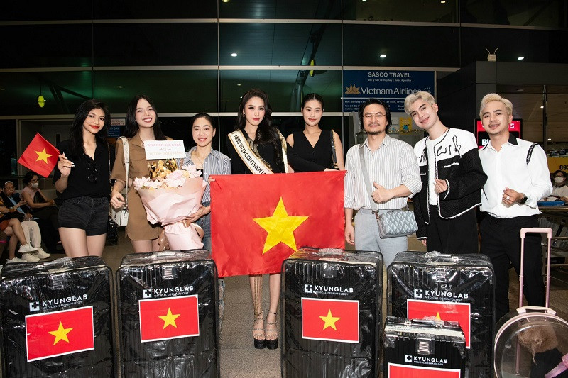 Á hậu Lê Nguyễn Ngọc Hằng mang theo hơn 100 kg hành lý.