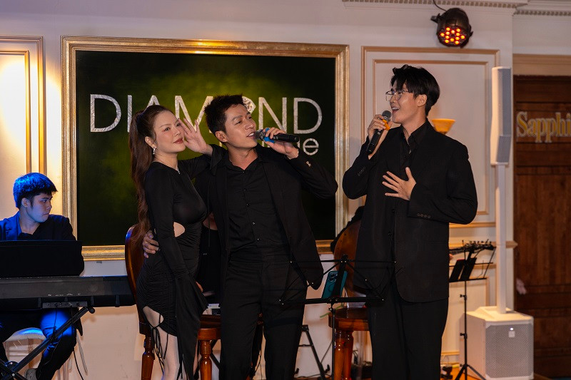 Cựu Đại sứ du lịch Việt Nam bày tỏ niềm hạnh phúc khi các khách mời dù bận rộn với công việc cá nhân vẫn sắp xếp, dành trọn vẹn thời gian để cùng cô tạo nên sự kết nối thú vị.