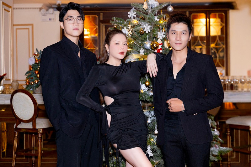 "Khi xảy ra biến cố mới biết nhiều người yêu thương, trân trọng, sẵn sàng ở bên tôi. Các nghệ sĩ luôn bận rộn mùa Giáng sinh và Tết, dịp dành cho gia đình, nhưng mọi người đều nhận lời vượt đường xa xôi đến đây. Tôi cảm thấy rất hạnh phúc, ấm áp... Có thể trong cuộc sống còn gặp nhiều tổn thương mất mát thiệt thòi, giờ tôi có được những người bạn trong giới nghệ sĩ chân tình như thế, xin mãi trân trọng", nữ diễn viên bộc bạch.