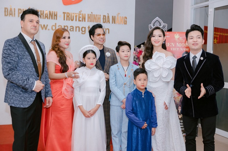 Phong Thiên là cậu bé đa tài trong nhiều lĩnh vực nghệ thuật. Từ ca hát, vũ đạo, catwalk cho tới diễn xuất đều được Phong Thiên chăm chỉ rèn luyện trau dồi mỗi ngày để hoàn thiện bản thân.