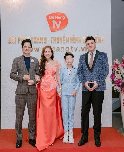 Trong năm 2023, Quán quân So You Think You Can Model Phong Thiên không chỉ giành giải thưởng Star Kid International 2023 tại Tuần lễ Thời trang trẻ em Quốc tế Việt Nam 2023 mà còn góp mặt trong hai đêm liveshow “Tình con” của danh ca Ngọc Sơn. Mới đây, trước khi về nhà từ đường, Phong Thiên xuất hiện cùng danh ca Ngọc Sơn tại họp báo chương trình Tìm kiếm tài năng và siêu mẫu nhí diễn ra tại Đà Nẵng.