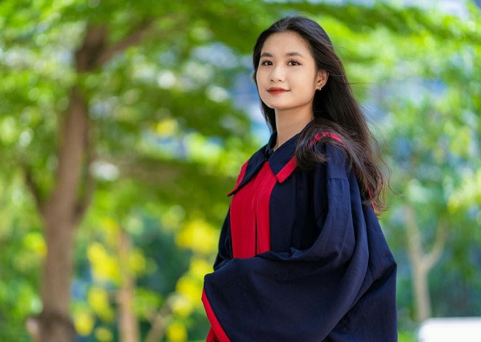 Hoa hau Nguyen Thanh Ha tri an thay co nhan ngay 20/11