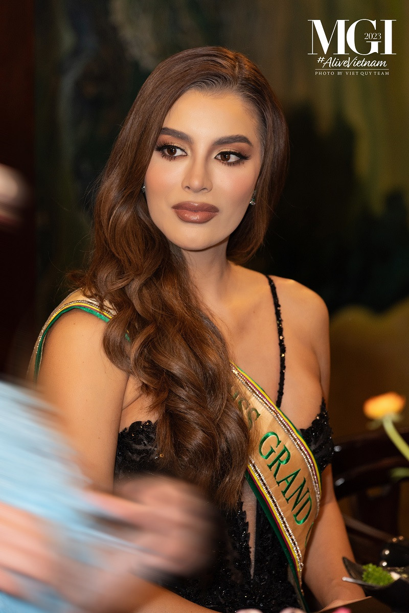 Trong khi đó, đại diện đến từ Colombia hiện là kỹ sư IE, đồng thời là người mẫu chuyên nghiệp, có sức ảnh hưởng trên mạng xã hội.