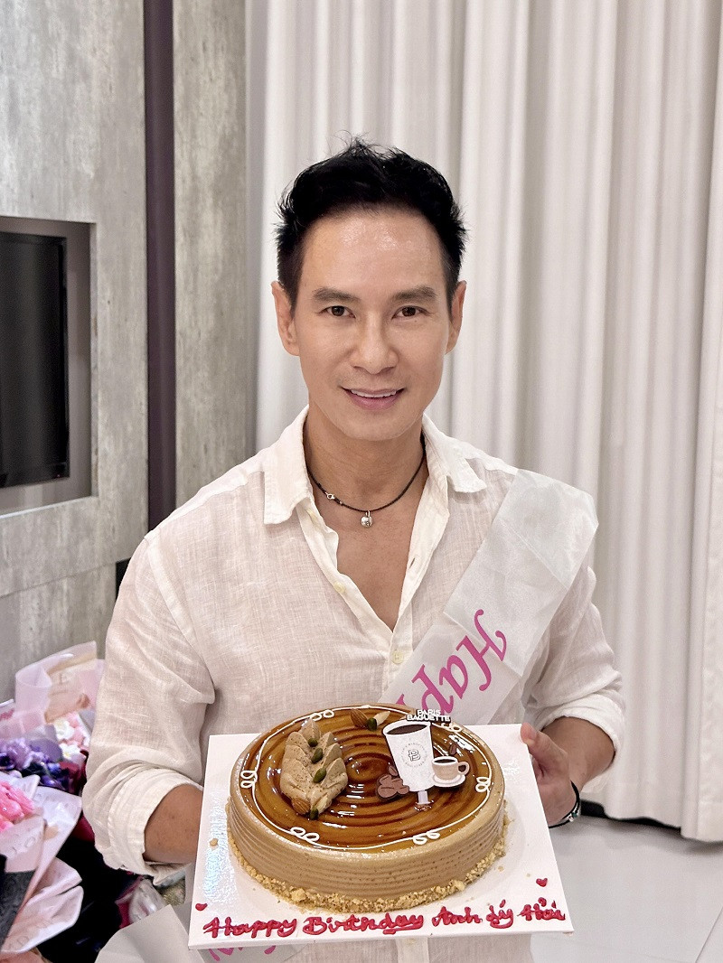 Lý Hải cho biết, sau thời gian nghỉ ngơi và chuẩn bị mọi thứ cho dự án mới, phần 7 của series “Lật mặt” sẽ được bấm máy vào đầu tháng 12/2023. Dự kiến phim khởi chiếu vào dịp 30/4/2024.