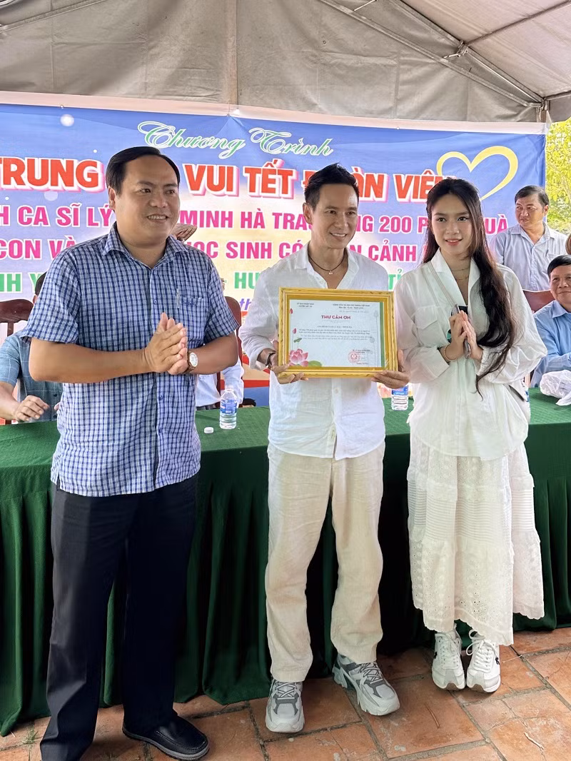 Đây cũng là nơi Lý Hải xây dựng thành bối cảnh chính trong phim “Lật mặt 6”. Sau khi kết thúc quá trình làm phim, Lý Hải đã tặng lại lò nhuộm lát cho người dân nơi đây để bất kỳ ai nếu muốn, đều có thể sử dụng với hy vọng phần nào níu giữ nét tinh túy của làng chiếu truyền thống.